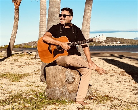 Lloyd_Saunders_Artist_Promo.jpg